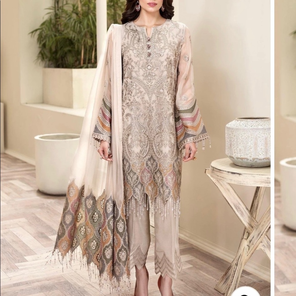 Brand new Dresse by imrozia.official